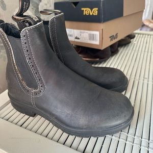 Women’s Blundstones